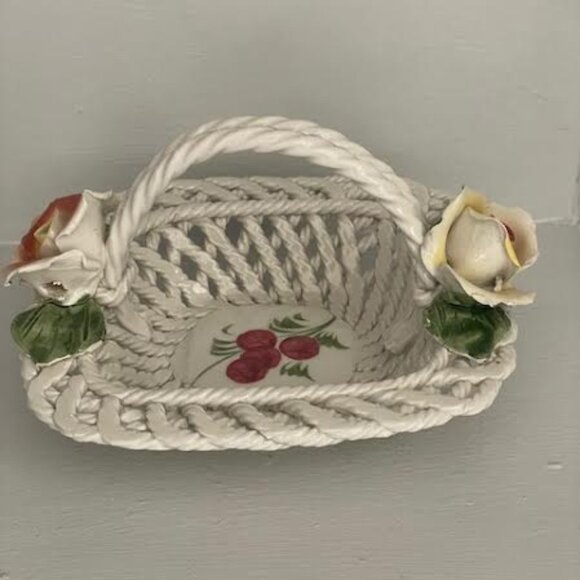 Beautiful Italian Capodimonte Style Vintage Hand Painted Basket Floral Embossed - Picture 1 of 9